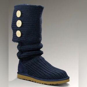 Knitted navy colored uggs